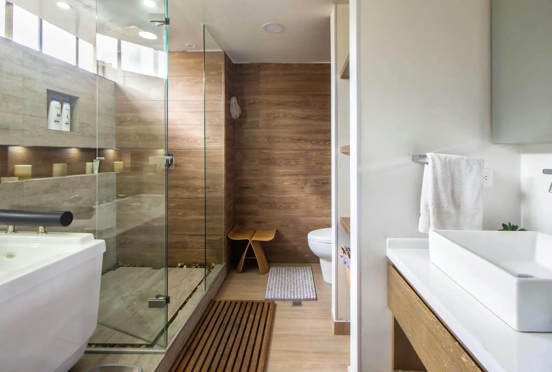 Baños premium con diseño tipo spa y acabados de lujo | RemodelaT