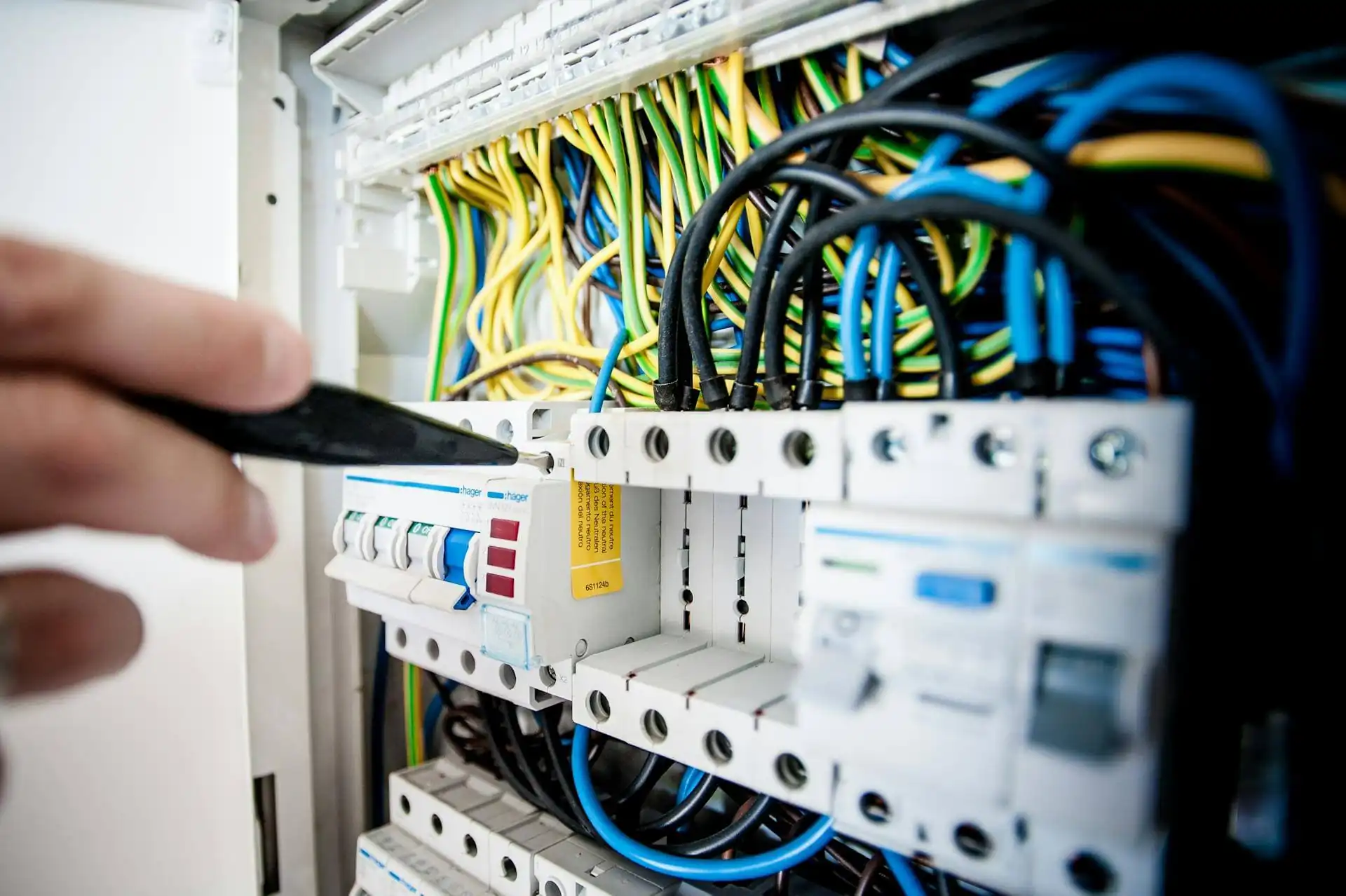 Instalación eléctrica profesional con preparación para domótica | RemodelaT