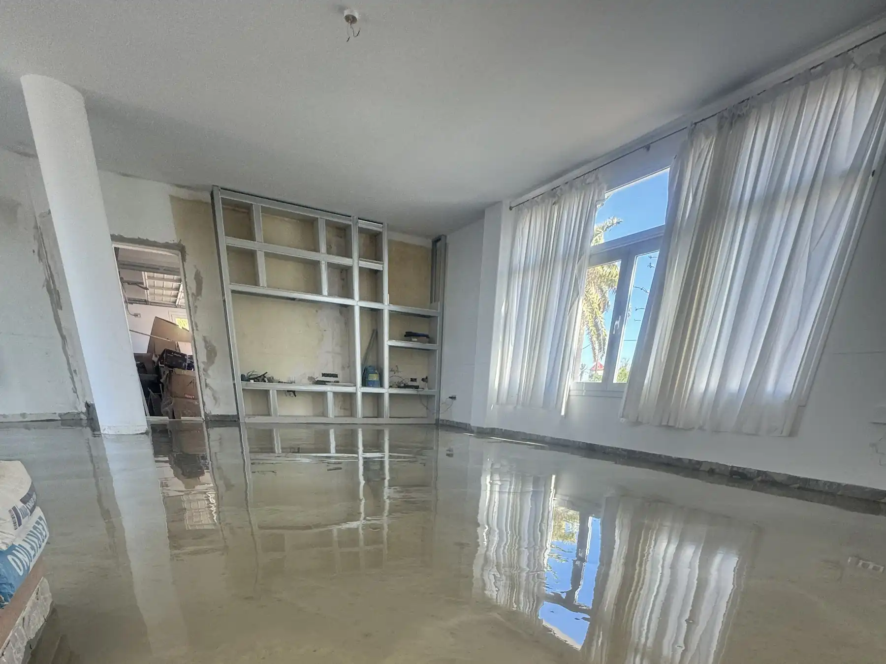 Espacio de vivienda antes de una reforma integral