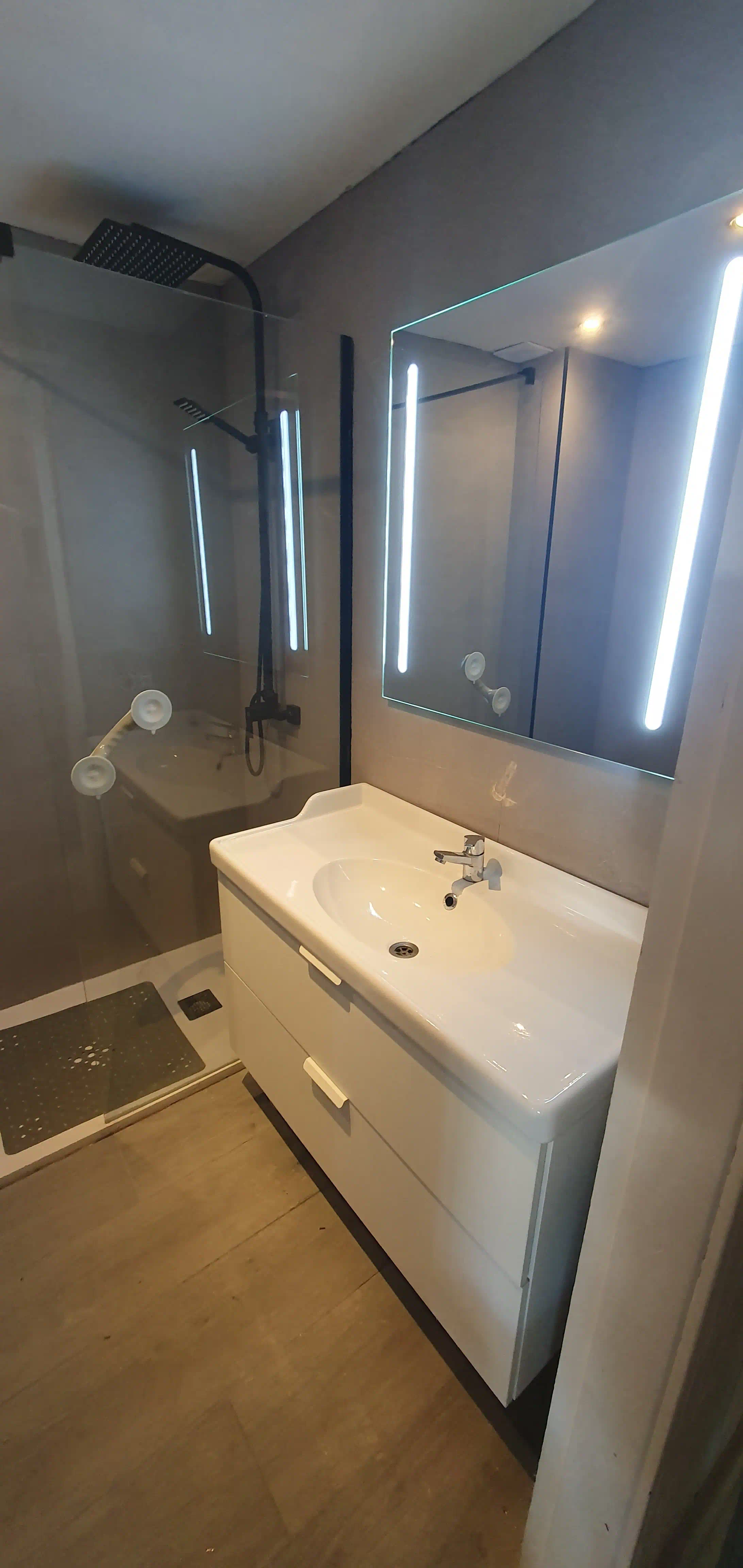 Remodelación de Baño Principal y Aseo Adaptado en Caracas, Venezuela
