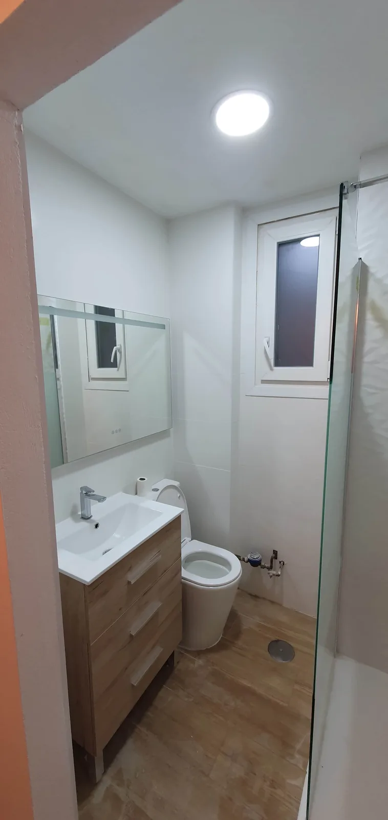 Remodelación de Baño Secundario Compacto en Las Mercedes, Caracas
